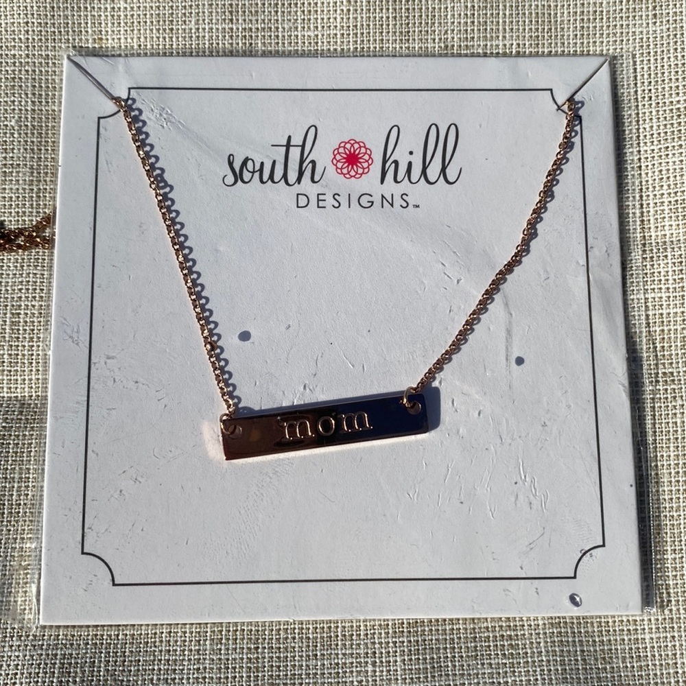 Engraved Mom necklace ❤️